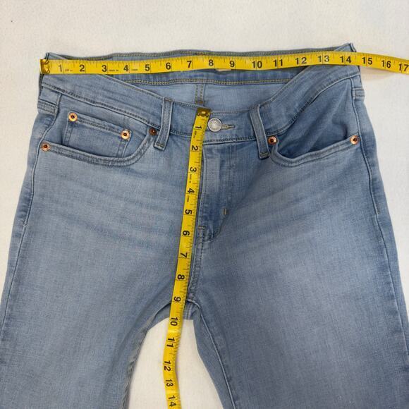 Levi’s Boyfriend Light Wash Blue Jeans Size 28x27‎ Zip Fly Tapered Legs Mid Rise - Picture 9 of 13